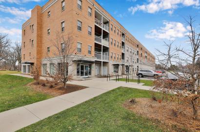 Walnut Park Apartment